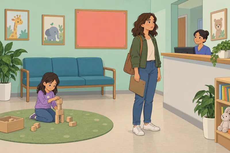 método para diagnosticar: madre revisa una carpeta.