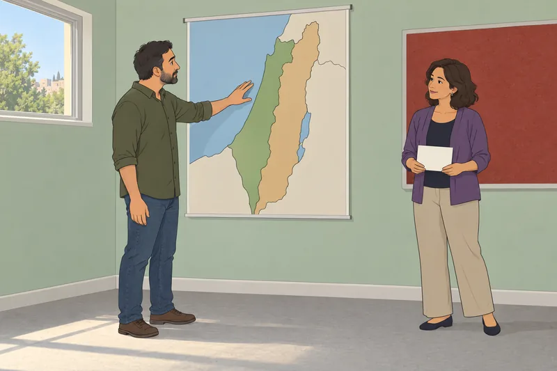 cuestionario ¿Debo apoyar: adultos estudian un mapa.