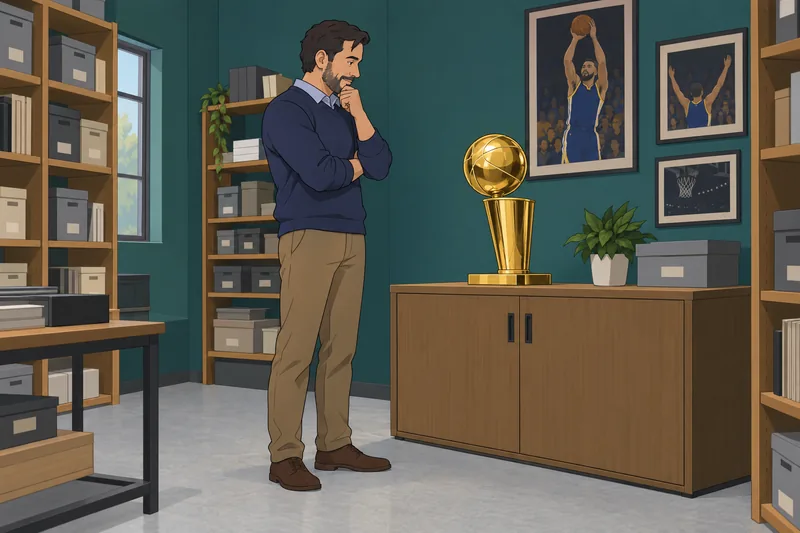 Quiz de Steph: un archivero examina el trofeo.